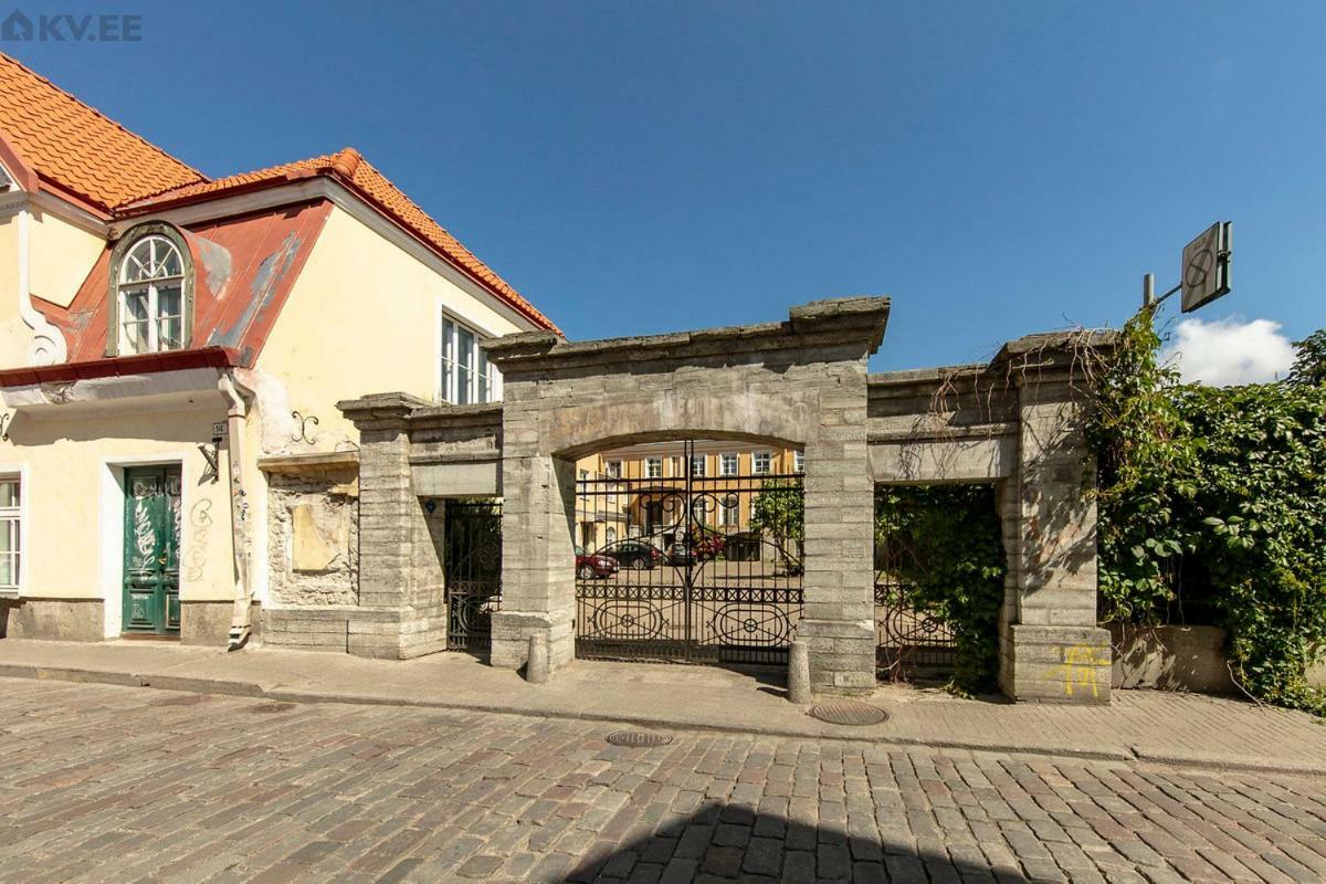 Perfect In Old Town With Parking *