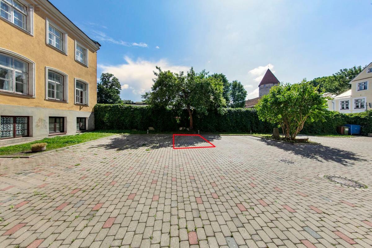 Perfect In Old Town With Parking Apartment